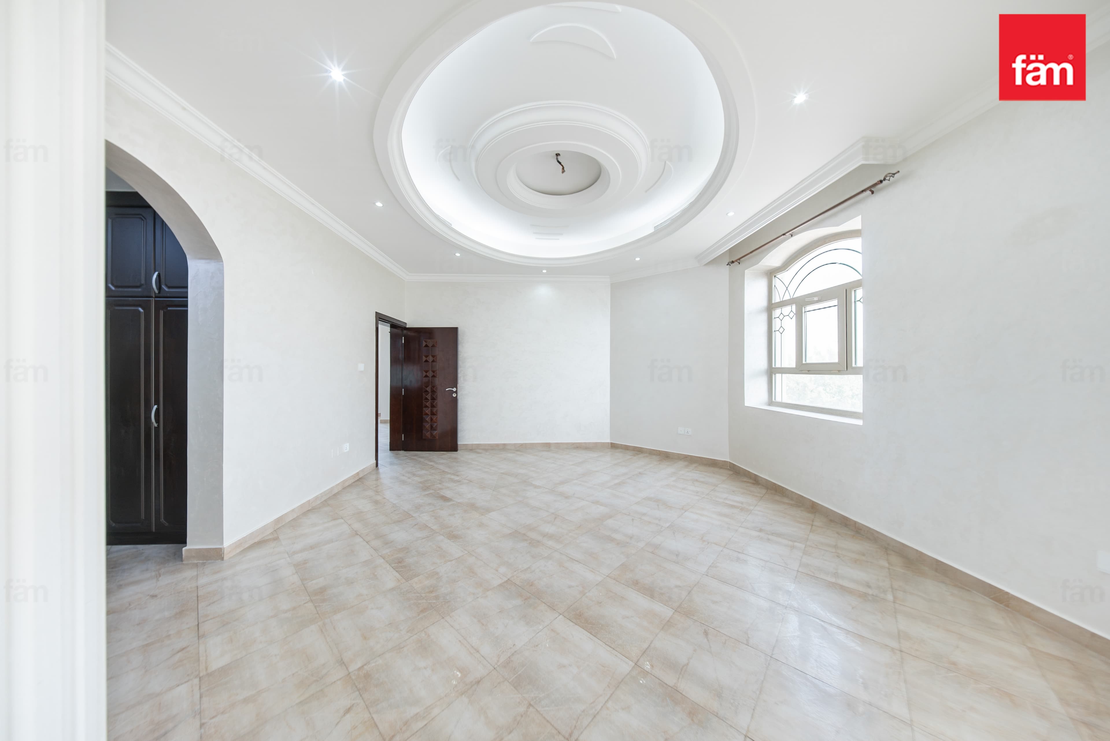 5 bedroom villa in Al Barsha South 1, photograph 5 of 20