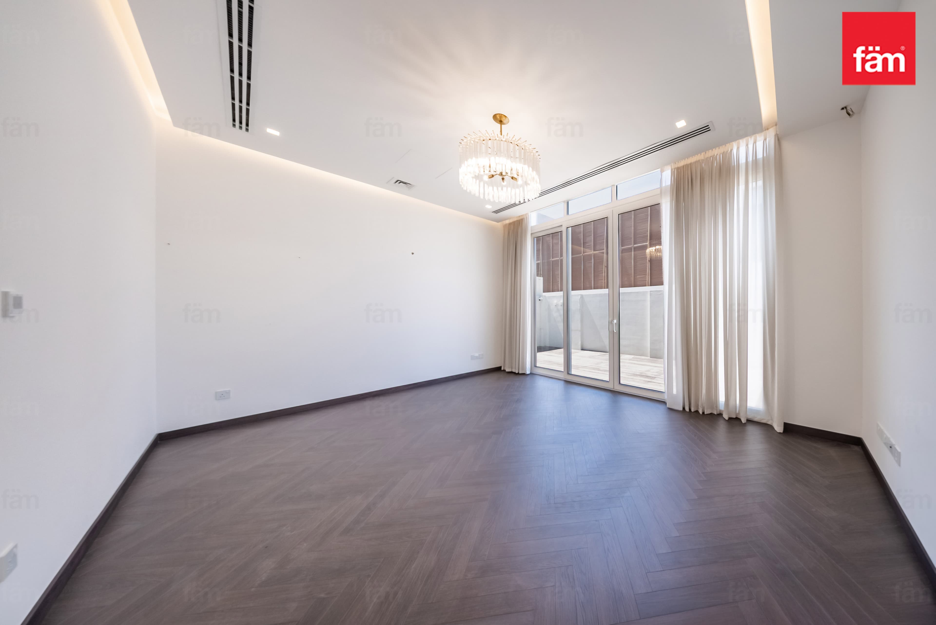 5 bedroom villa in Al Barsha South 2, photograph 5 of 20