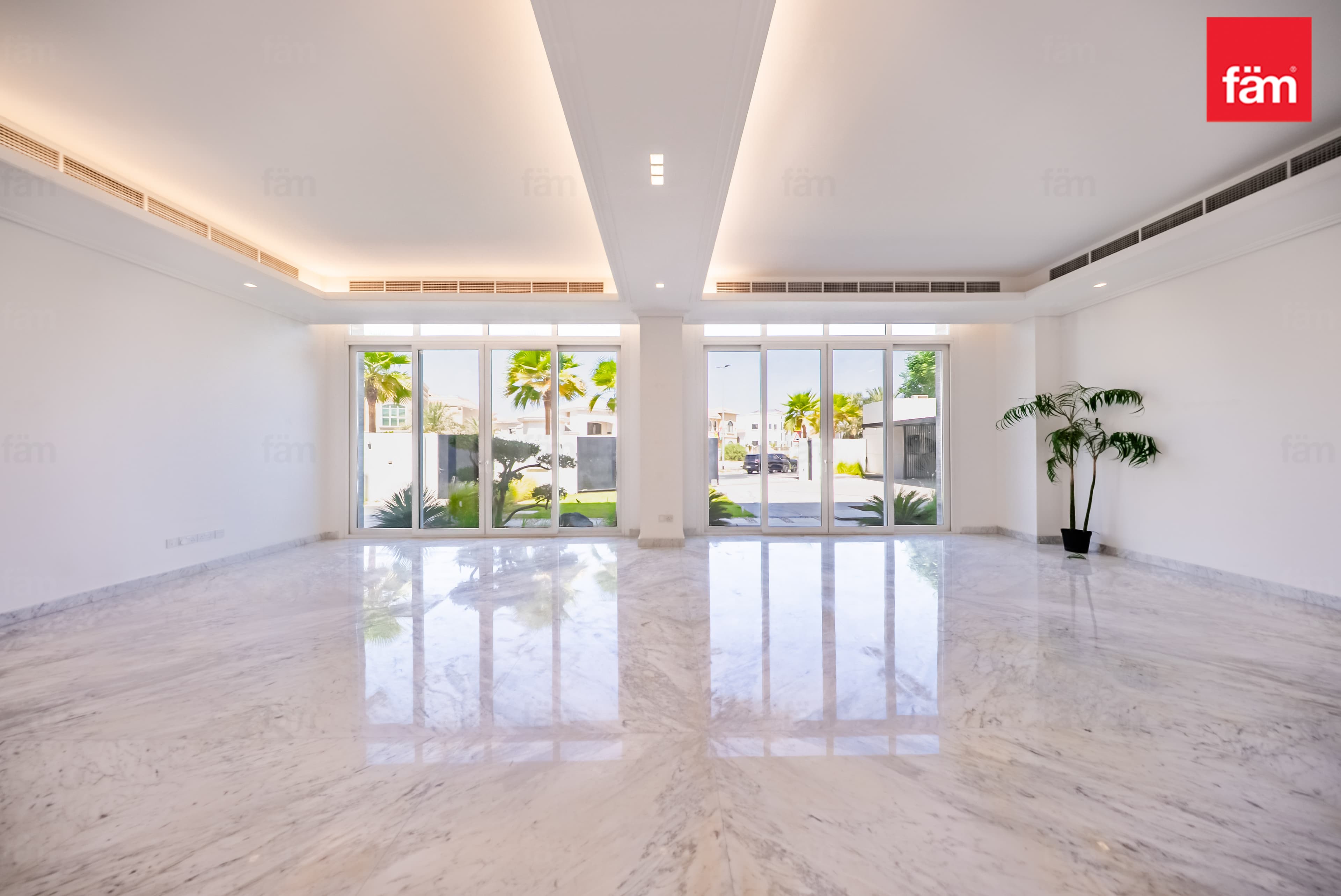5 bedroom villa in Al Barsha South 2, photograph 9 of 20