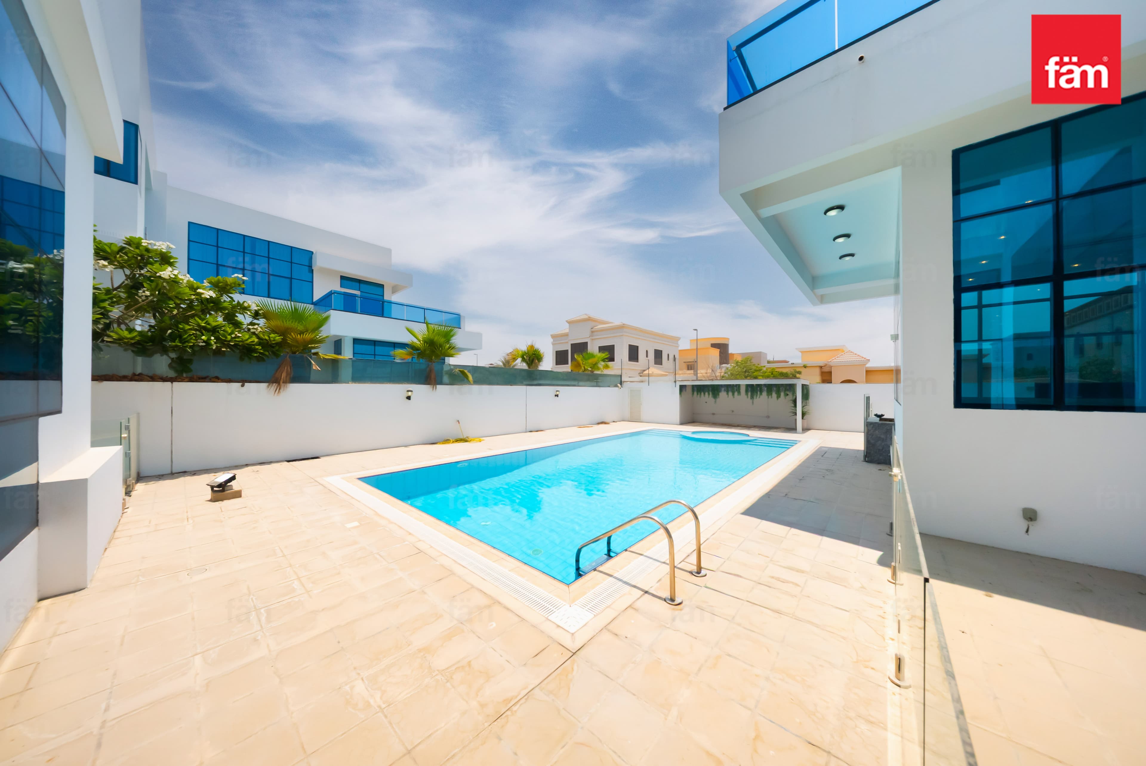 5 bedroom villa in Al Barsha South 2, photograph 1 of 20