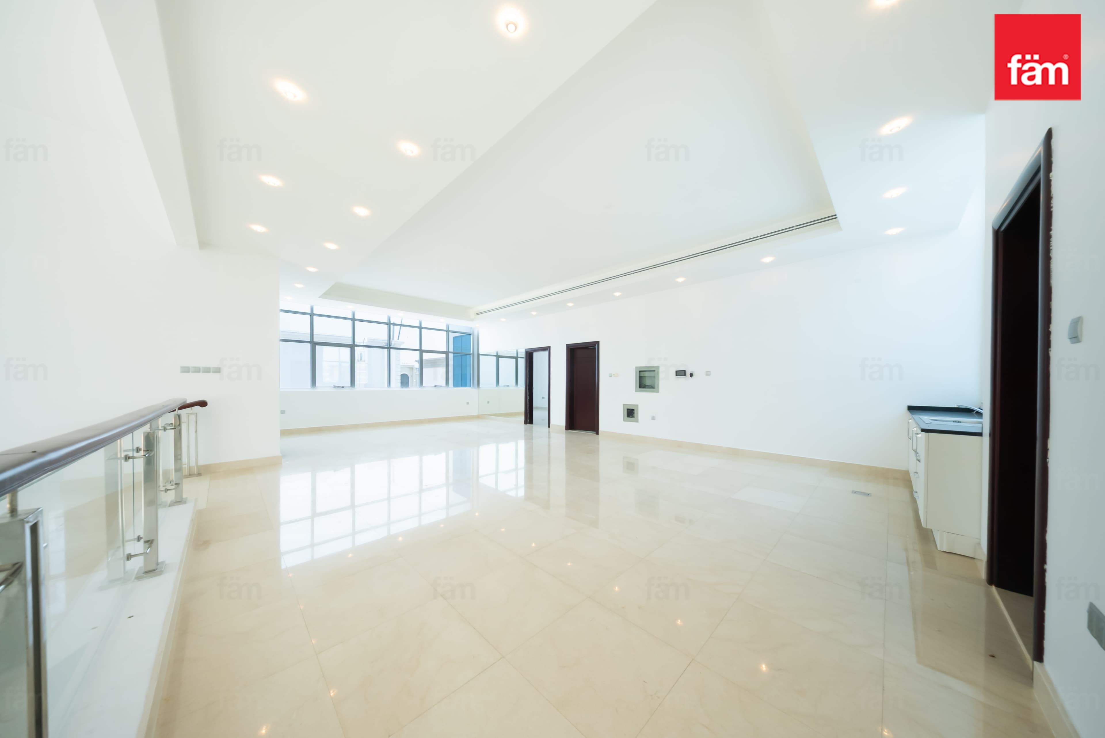5 bedroom villa in Al Barsha South 2, photograph 5 of 20
