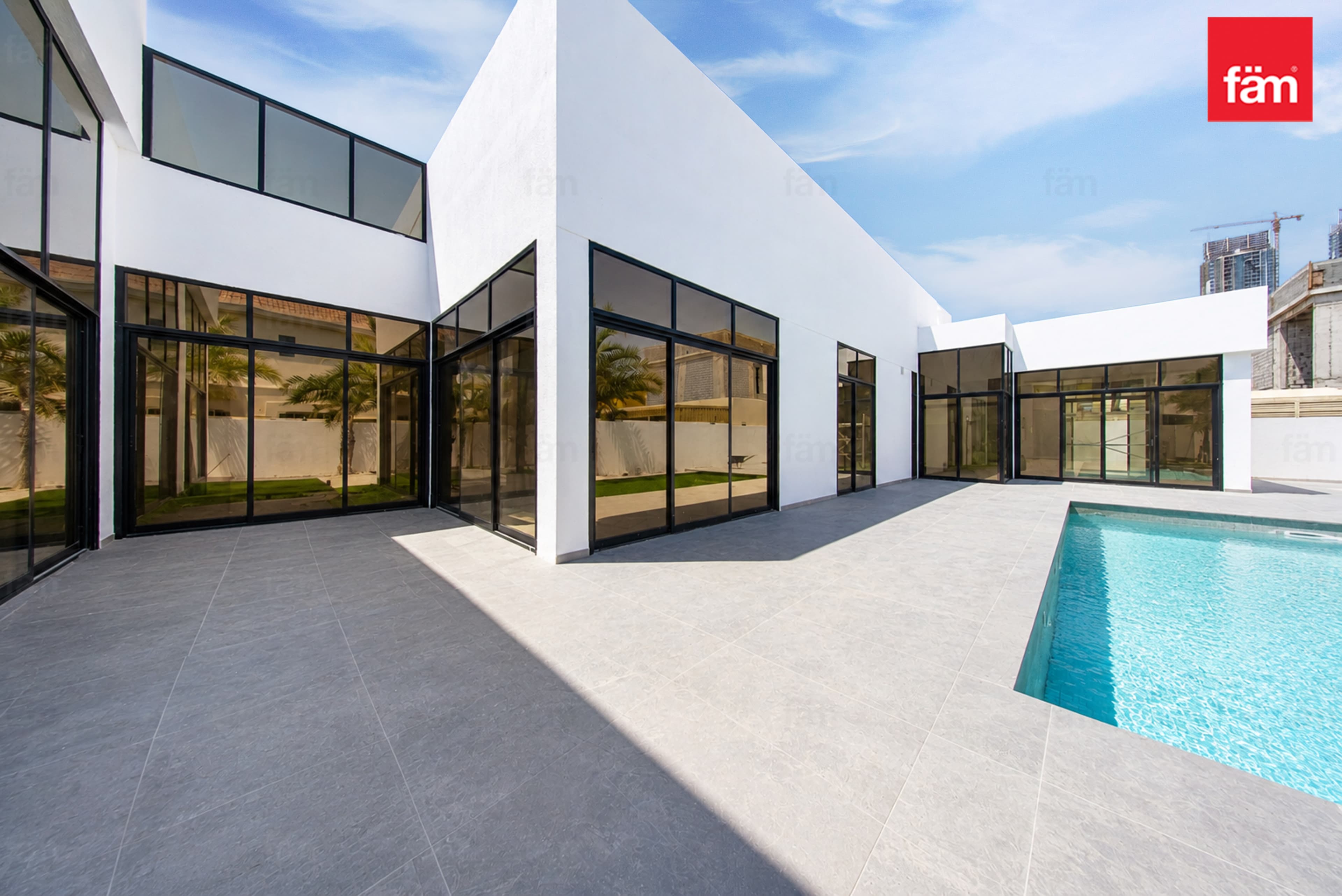 Modern Villa With Nearby Schools & Amenities
