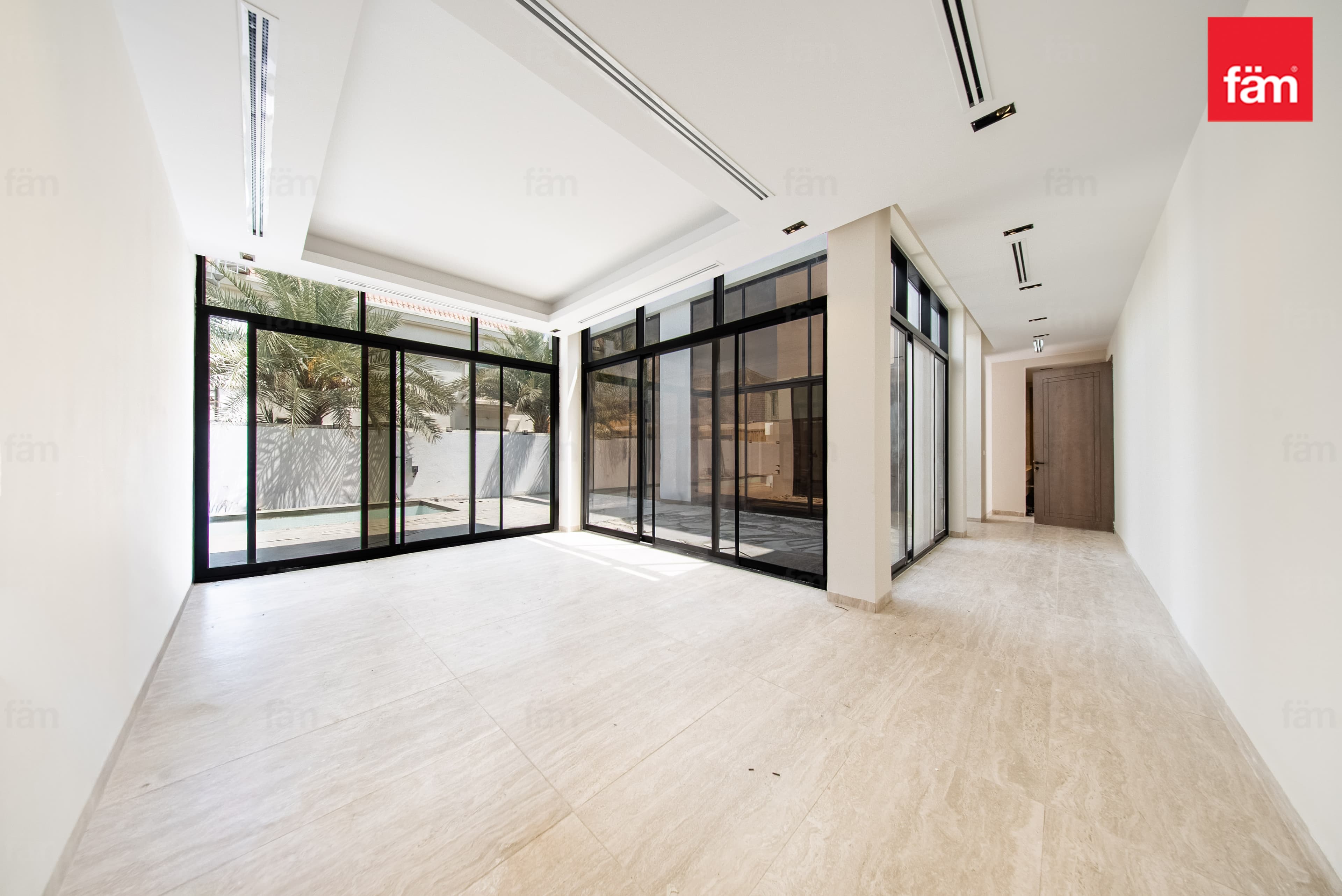 4 bedroom villa in Al Barsha South 2, photograph 3 of 20