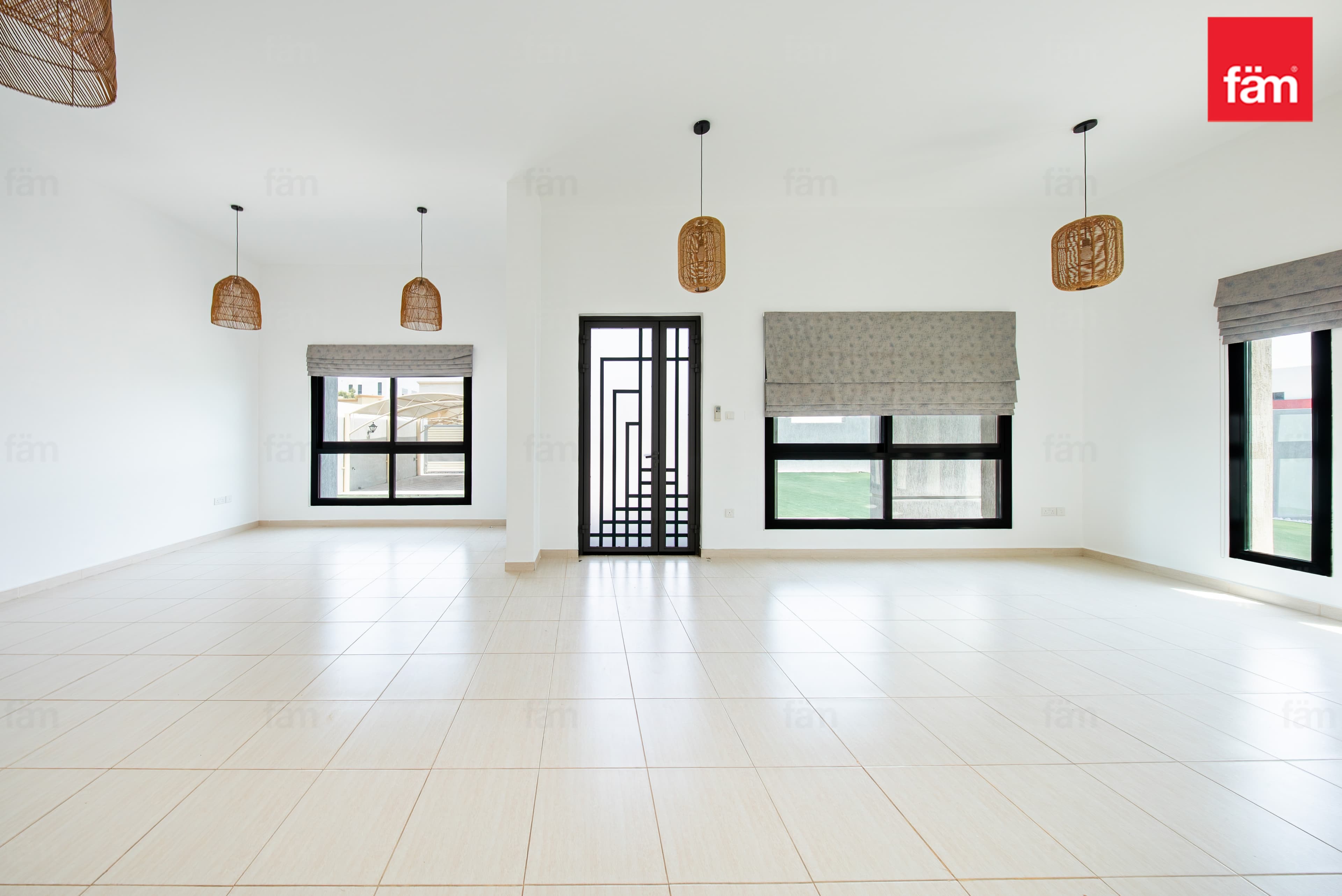 5 bedroom villa in Al Barsha South 2, photograph 3 of 20