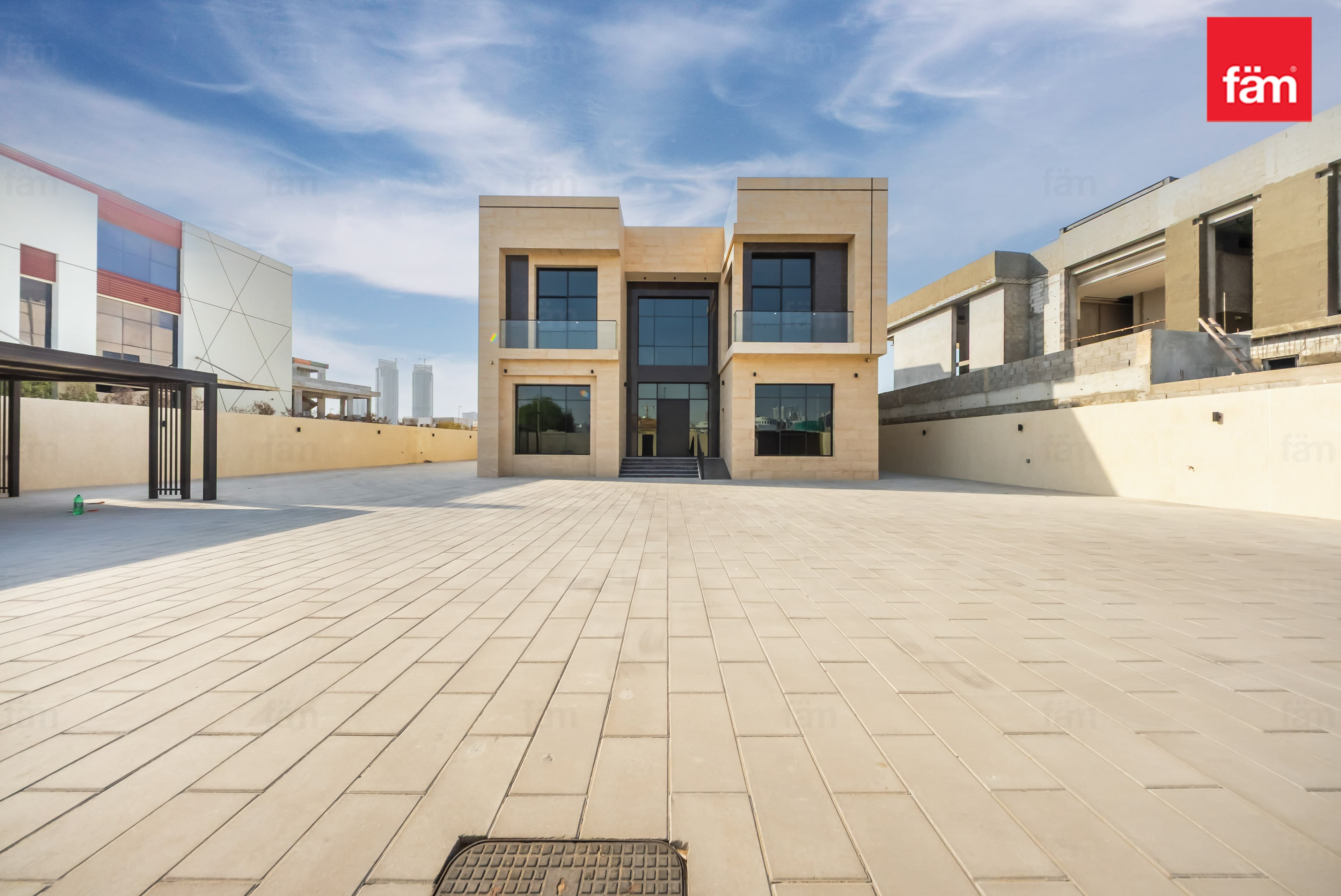 5 bedroom villa in Al Barsha South 2, photograph 1 of 19