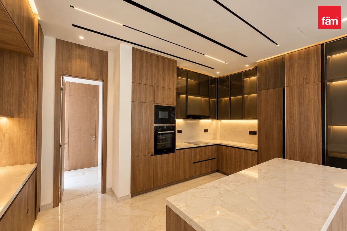 5 bedroom villa in Al Furjan West, photograph 4 of 15