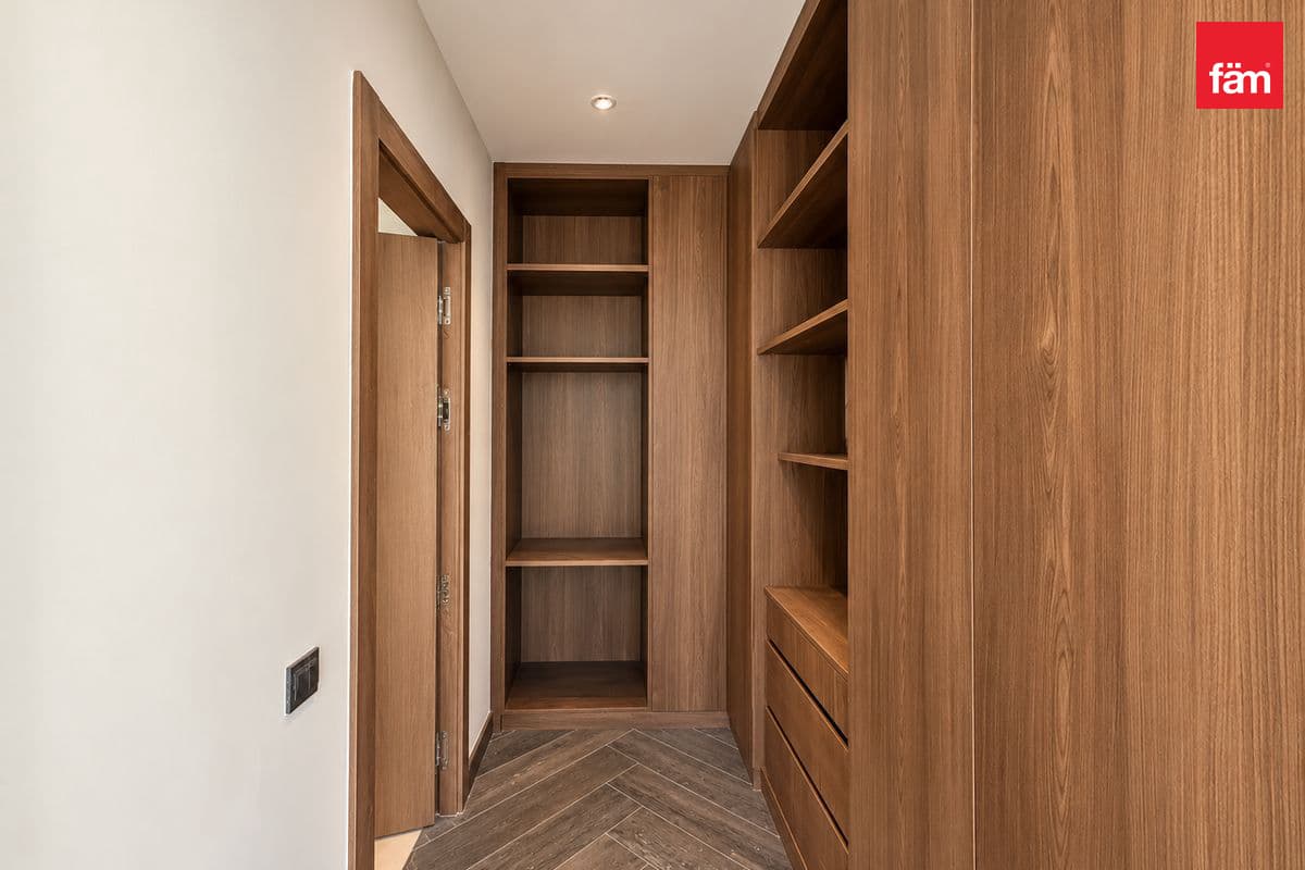 5 bedroom villa in Al Furjan West, photograph 10 of 15