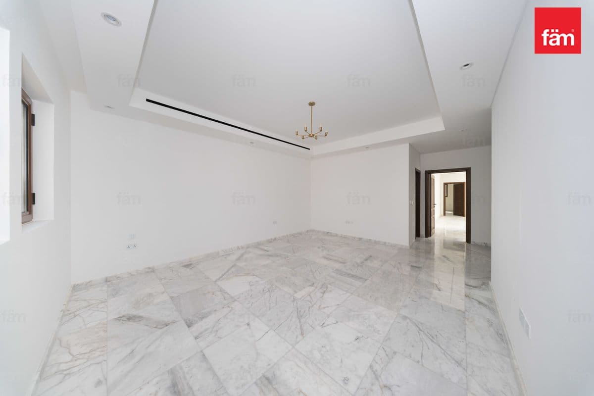 6 bedroom villa in Al Furjan West, photograph 4 of 20