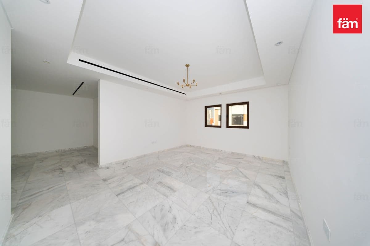 6 bedroom villa in Al Furjan West, photograph 3 of 20