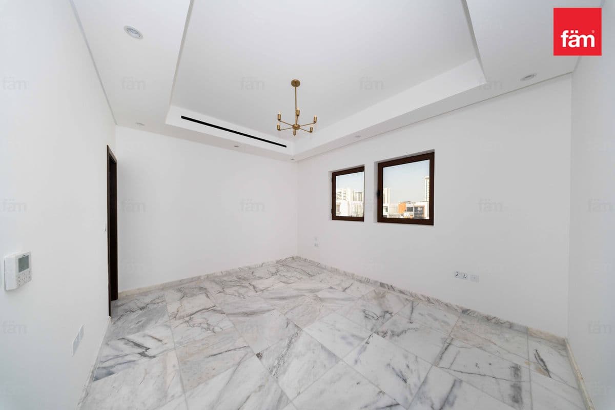6 bedroom villa in Al Furjan West, photograph 6 of 20
