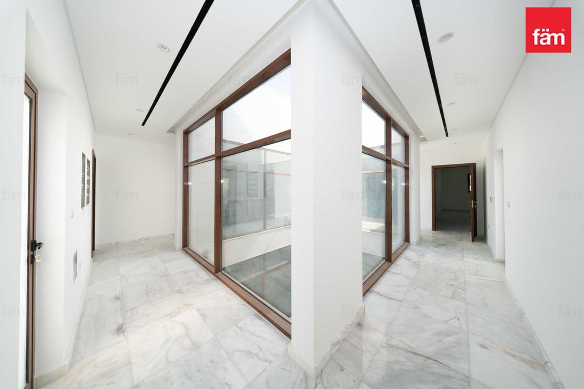 6 bedroom villa in Al Furjan West, photograph 8 of 20