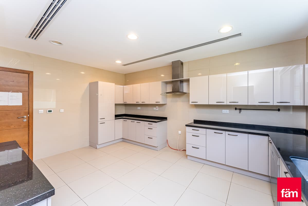 6 bedroom villa in Al Furjan West, photograph 12 of 20