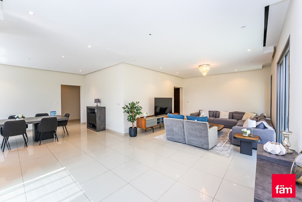 6 bedroom villa in Al Furjan West, photograph 6 of 20