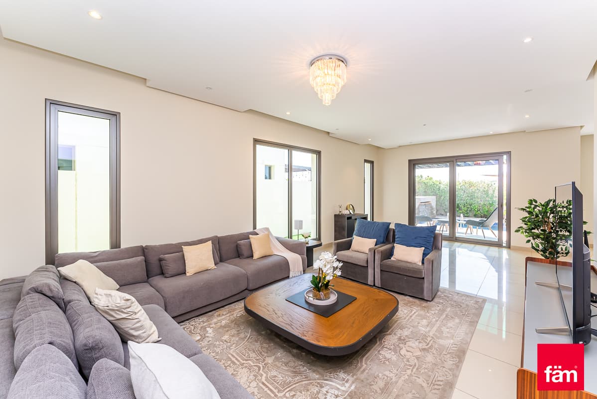 6 bedroom villa in Al Furjan West, photograph 10 of 20