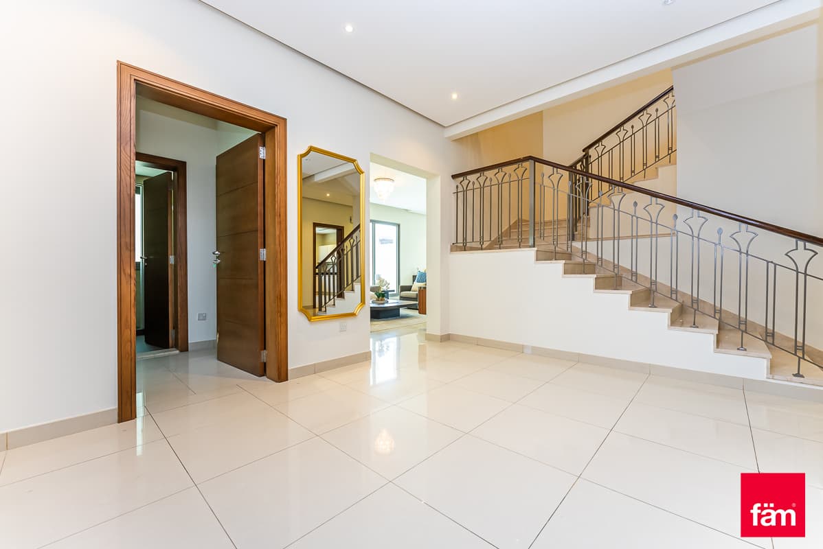6 bedroom villa in Al Furjan West, photograph 4 of 20