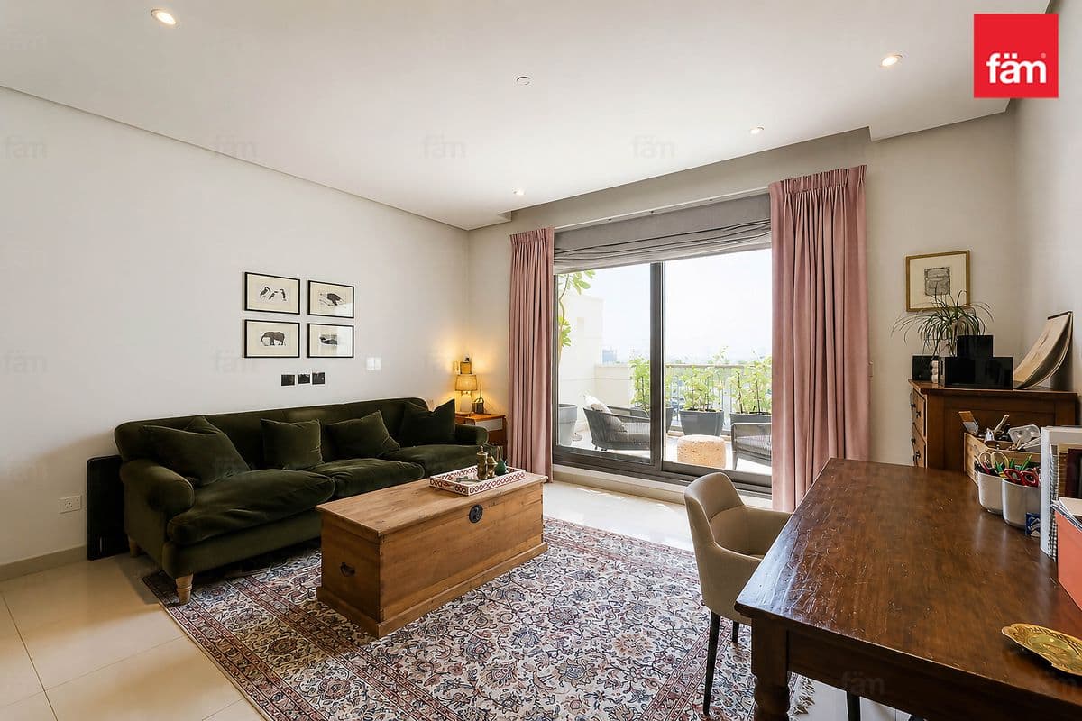 6 bedroom villa in Al Furjan West, photograph 4 of 20