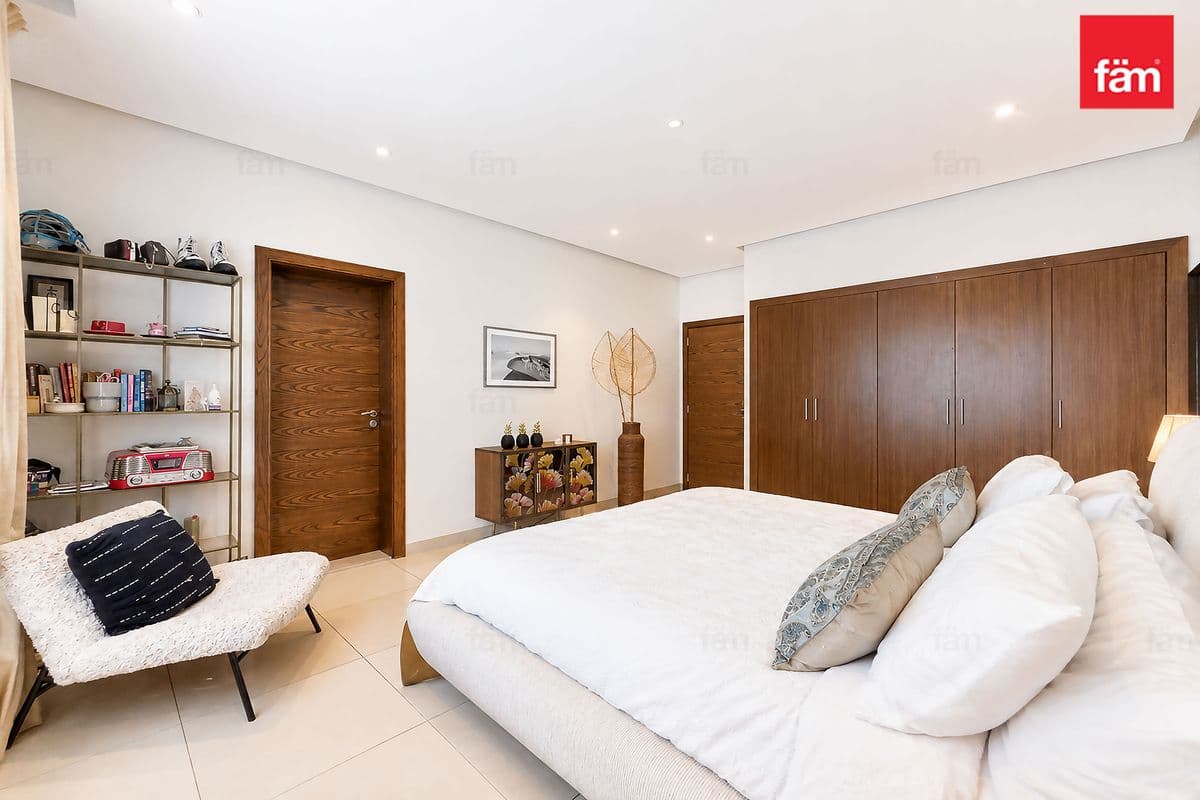 6 bedroom villa in Al Furjan West, photograph 10 of 20