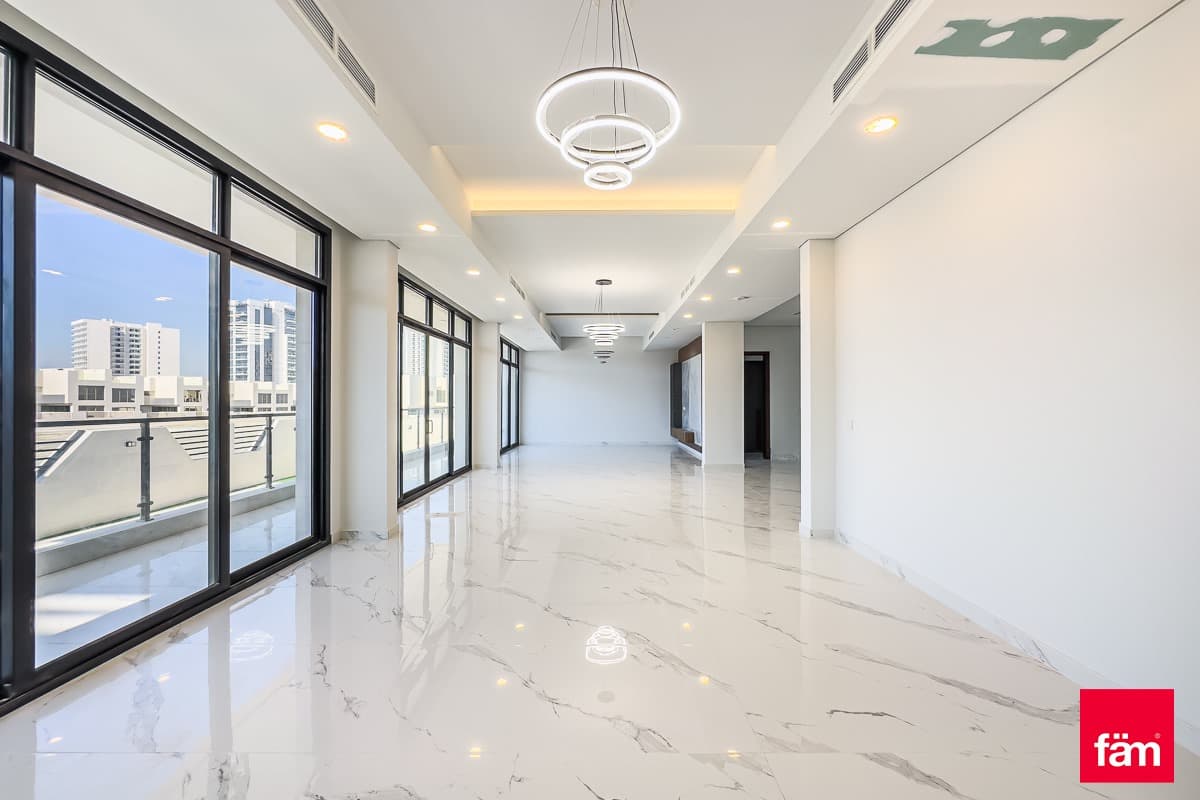 5 bedroom villa in Al Furjan West, photograph 2 of 20