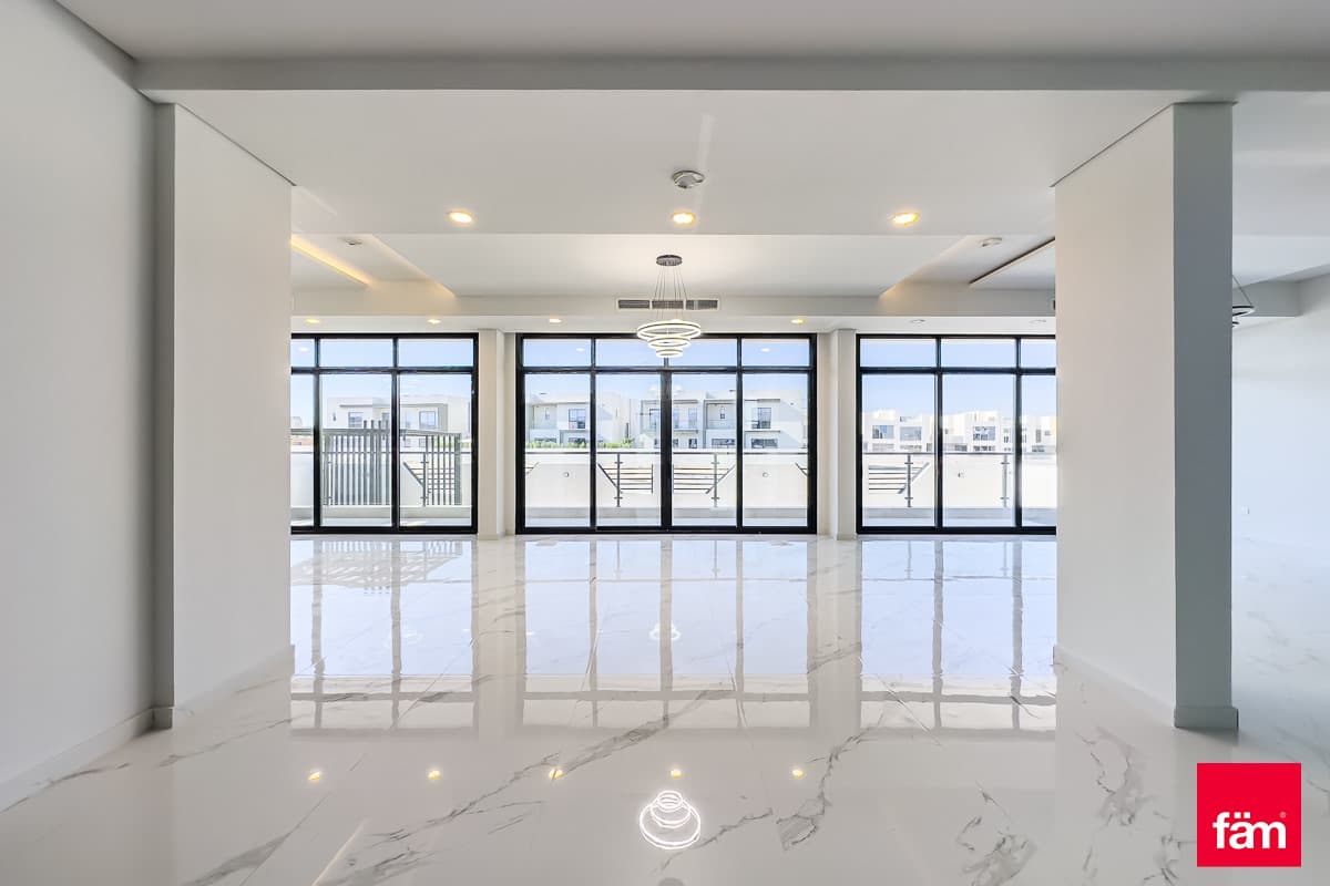 5 bedroom villa in Al Furjan West, photograph 3 of 20