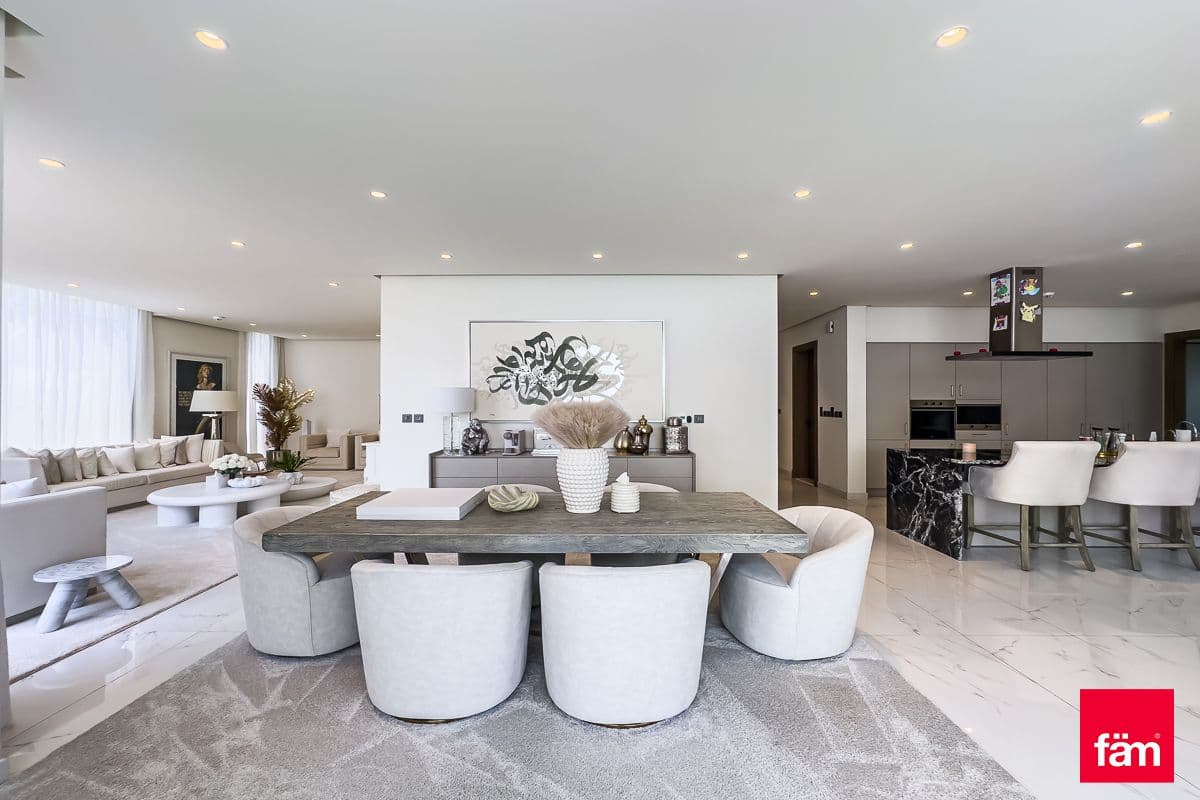 6 bedroom villa in Al Furjan West, photograph 4 of 20