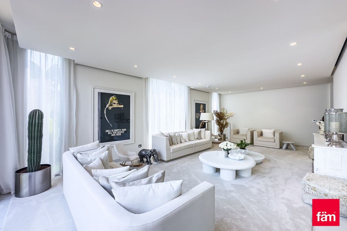 6 bedroom villa in Al Furjan West, photograph 6 of 20