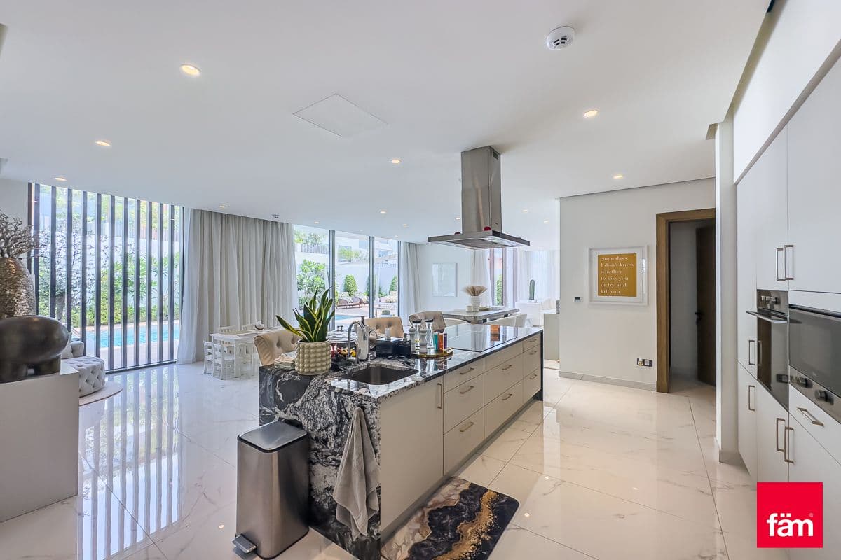 6 bedroom villa in Al Furjan West, photograph 7 of 20