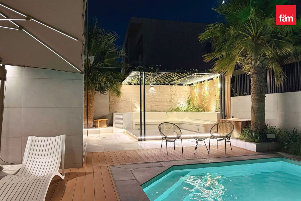 5 bedroom villa in Al Furjan West, photograph 3 of 20