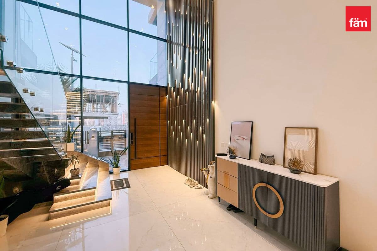 5 bedroom villa in Al Furjan West, photograph 2 of 20