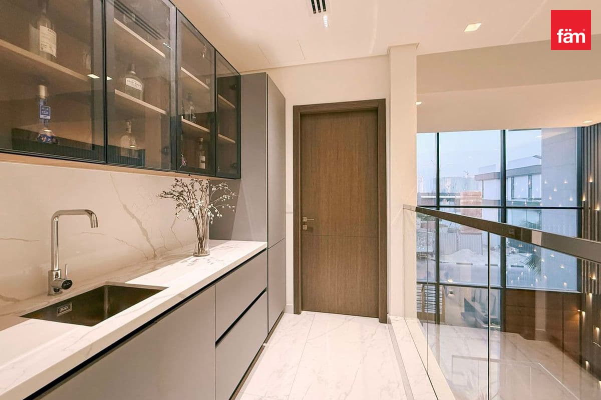 5 bedroom villa in Al Furjan West, photograph 8 of 18