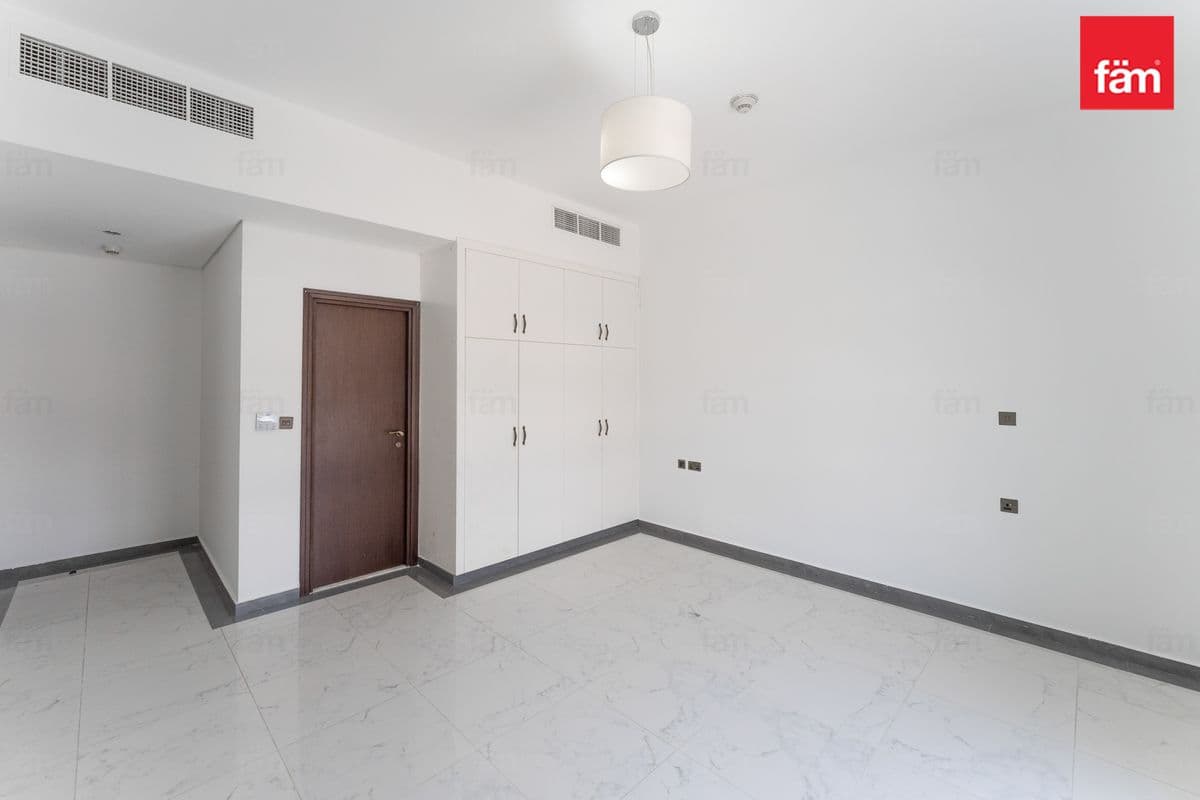 5 bedroom villa in Al Habtoor Polo Resort & Club, photograph 13 of 20