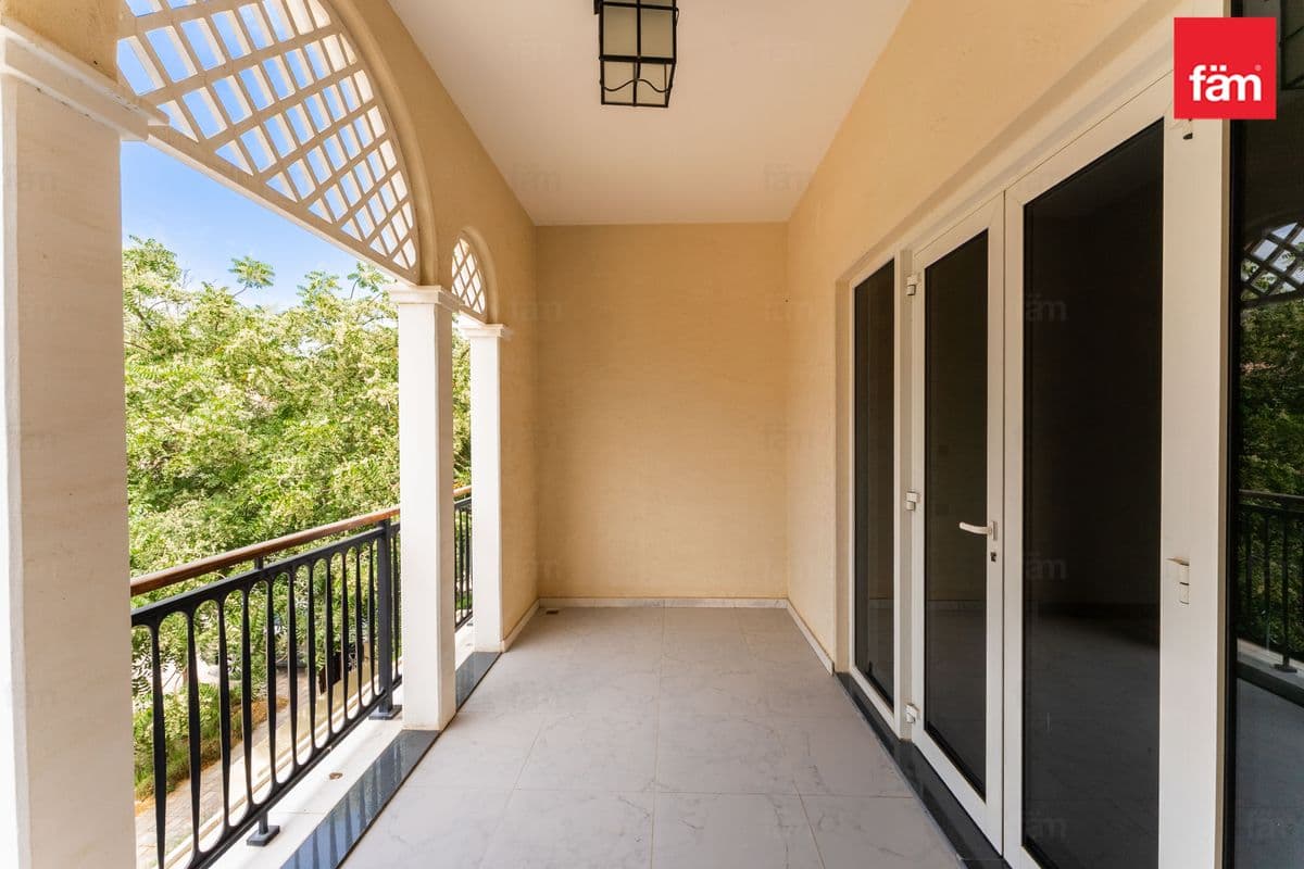 5 bedroom villa in Al Habtoor Polo Resort & Club, photograph 14 of 20