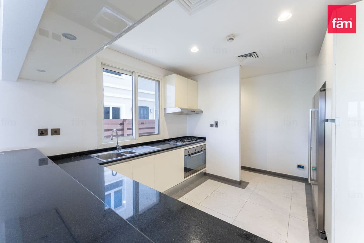 4 bedroom villa in Al Habtoor Polo Resort & Club, photograph 14 of 20