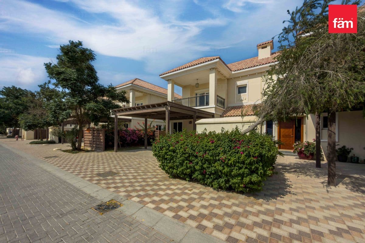 4 bedroom villa in Al Habtoor Polo Resort & Club, photograph 2 of 20