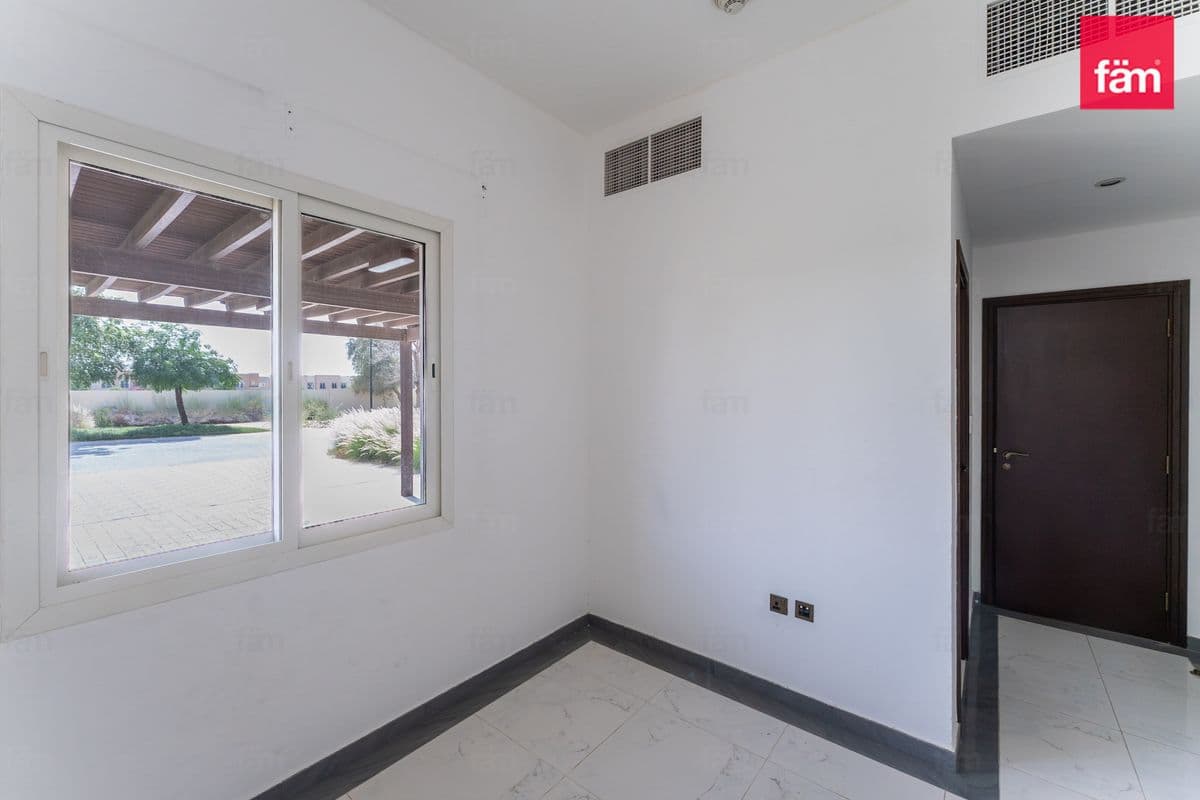 4 bedroom villa in Al Habtoor Polo Resort & Club, photograph 15 of 20