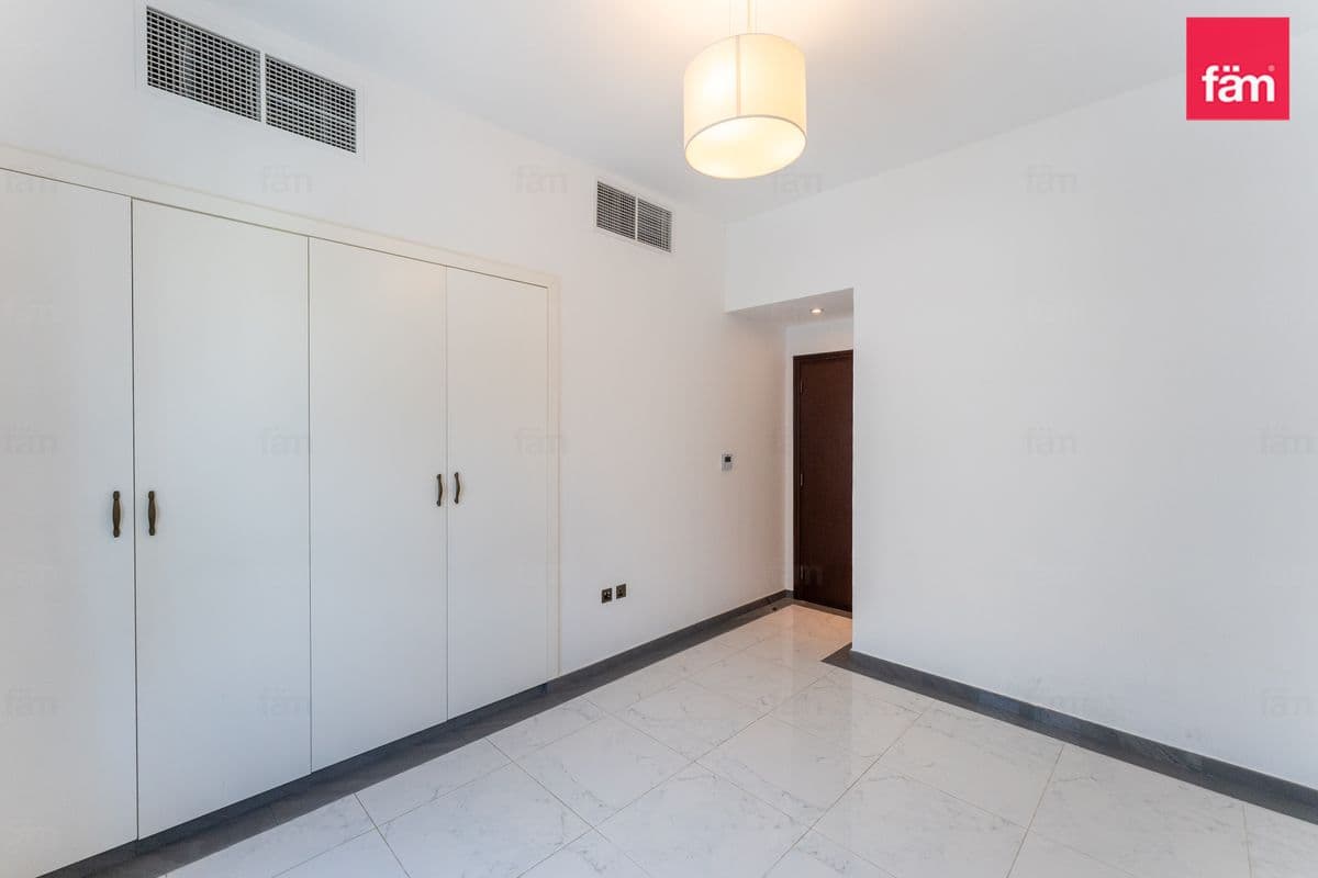 4 bedroom villa in Al Habtoor Polo Resort & Club, photograph 9 of 20