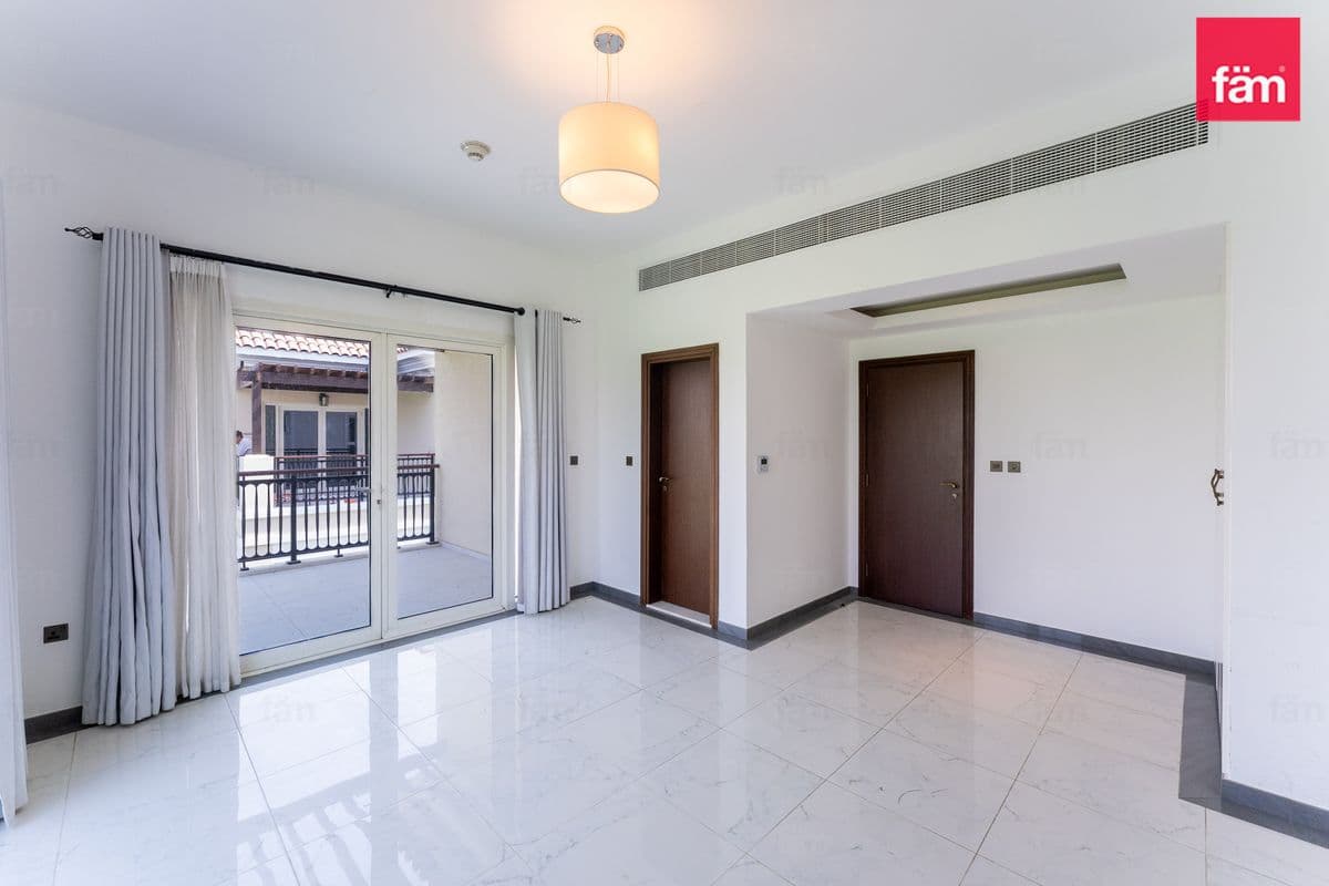 4 bedroom villa in Al Habtoor Polo Resort & Club, photograph 17 of 20
