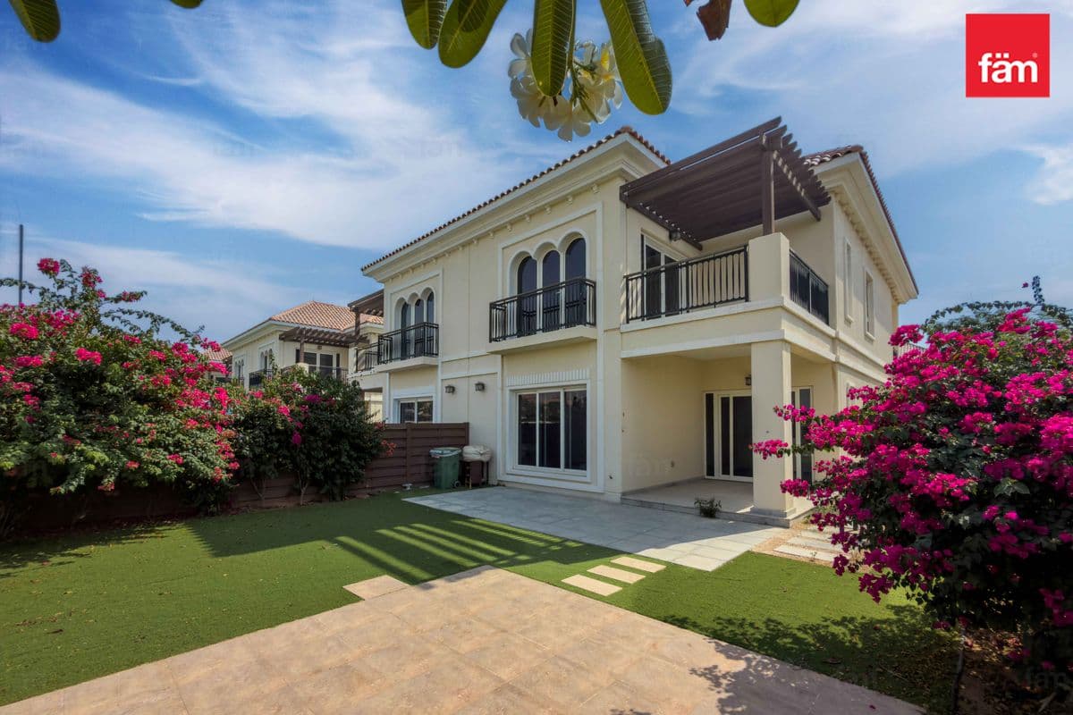 4 bedroom villa in Al Habtoor Polo Resort & Club, photograph 1 of 20
