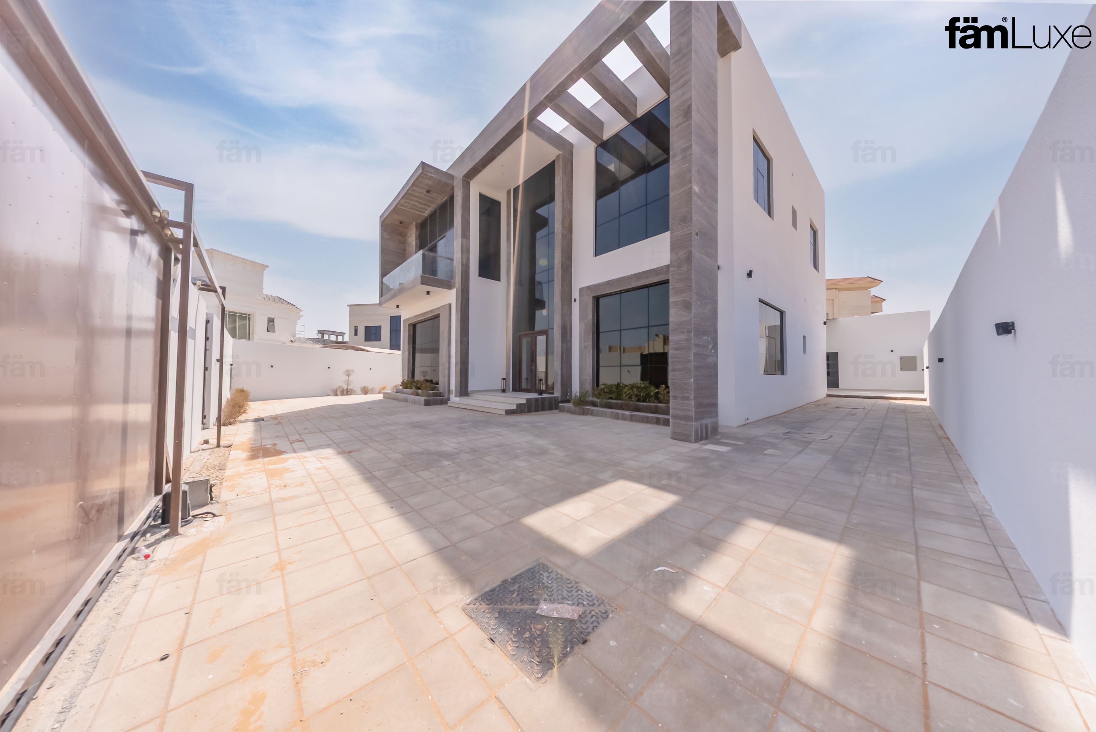 5 bedroom villa in Al Quoz 2, photograph 1 of 20