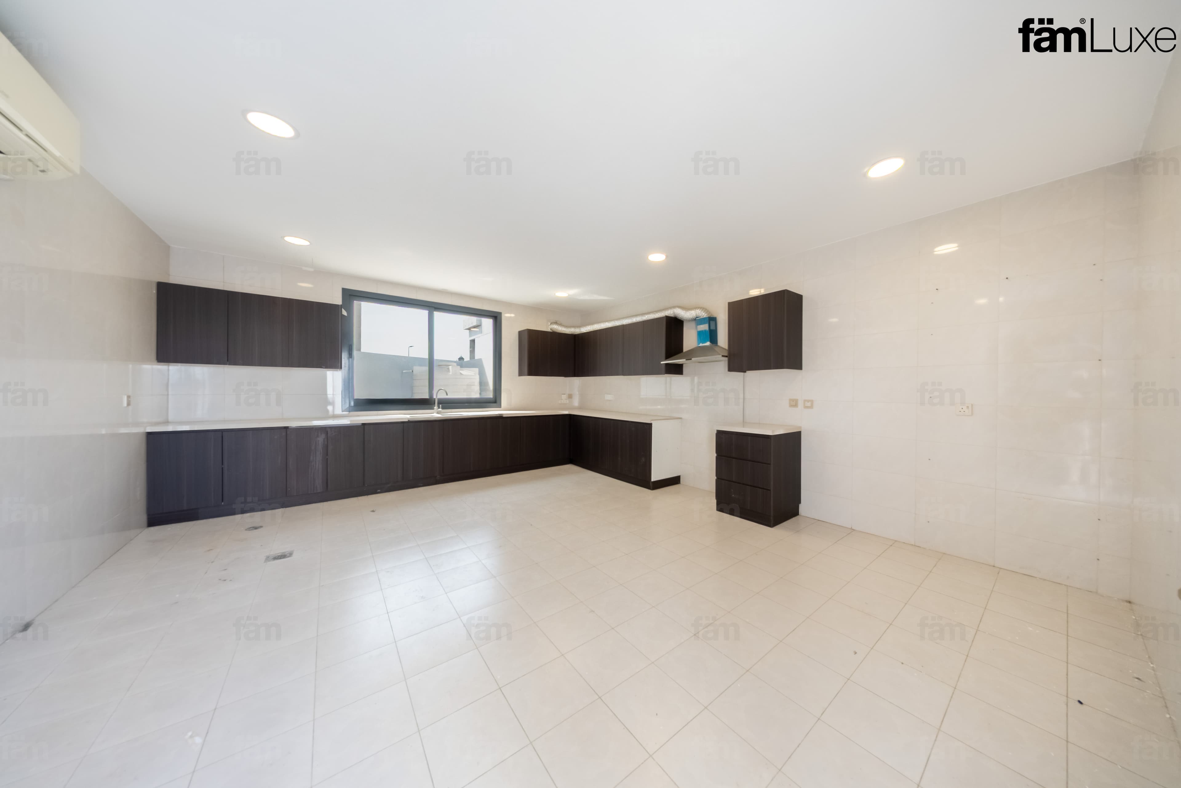 5 bedroom villa in Al Quoz 2, photograph 6 of 20