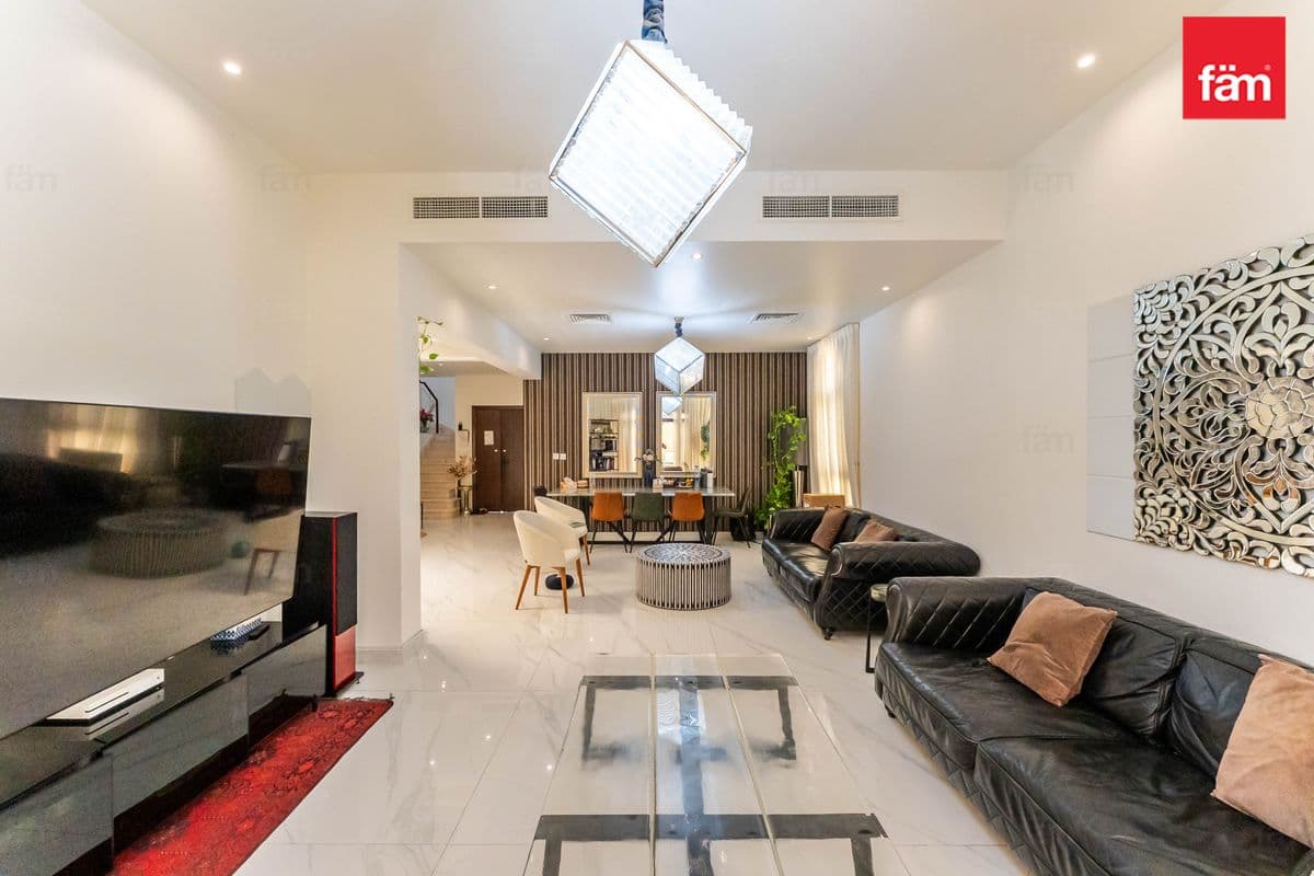 4 bedroom villa in Al Salam Townhouses, photograph 8 of 20