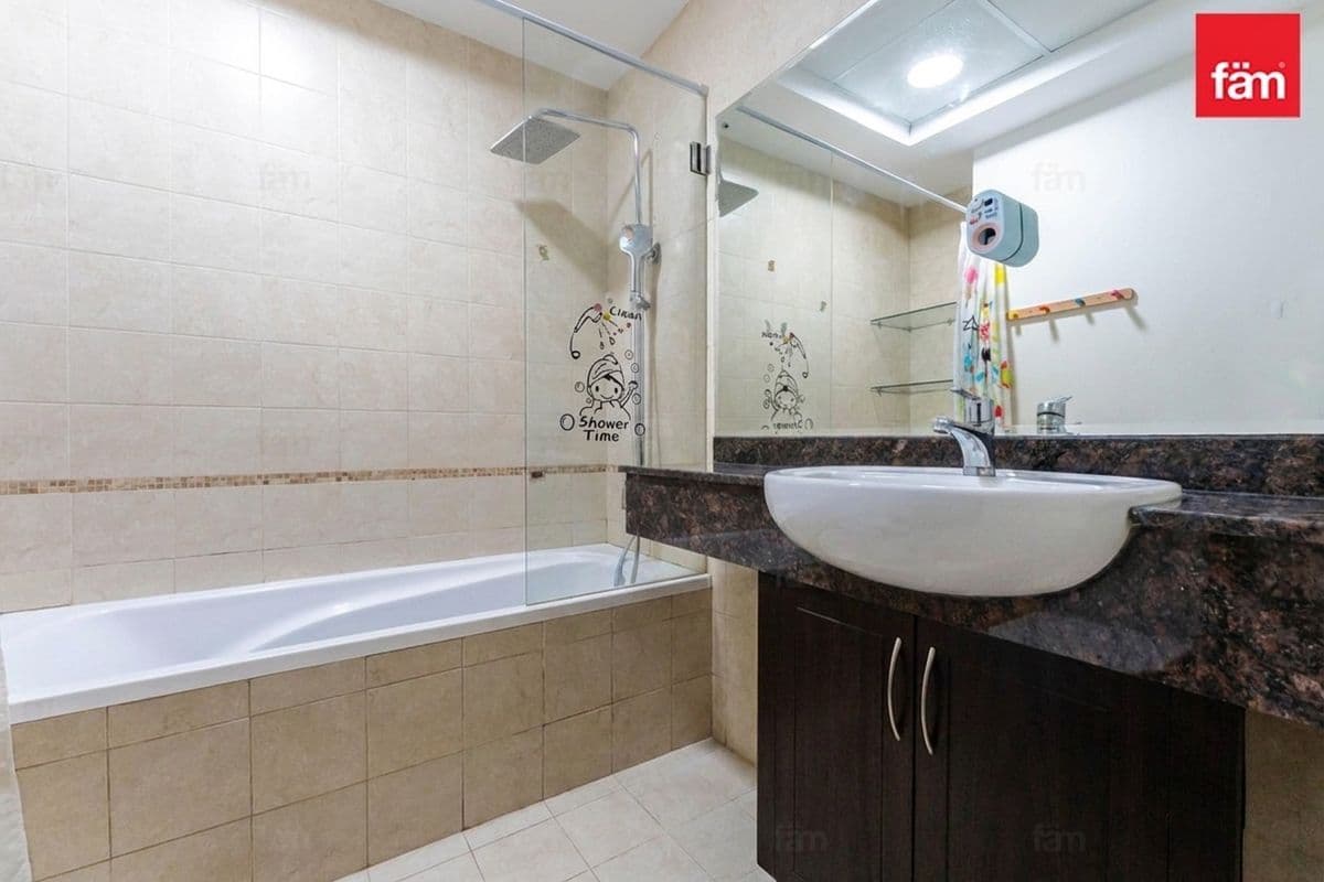 4 bedroom villa in Al Salam Townhouses, photograph 19 of 20