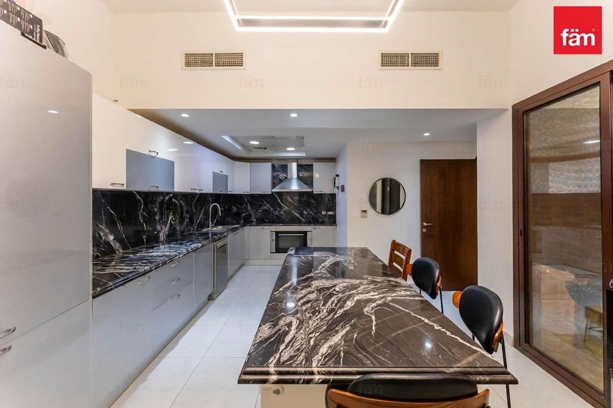 4 bedroom villa in Al Salam Townhouses, photograph 16 of 20