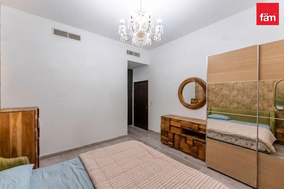 4 bedroom villa in Al Salam Townhouses, photograph 9 of 20