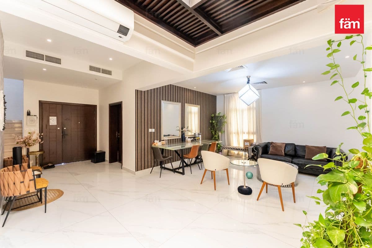 4 bedroom villa in Al Salam Townhouses, photograph 10 of 20