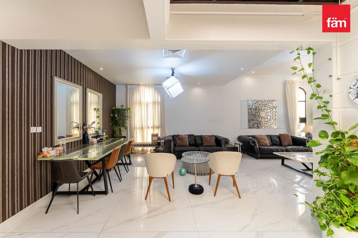 4 bedroom villa in Al Salam Townhouses, photograph 2 of 20