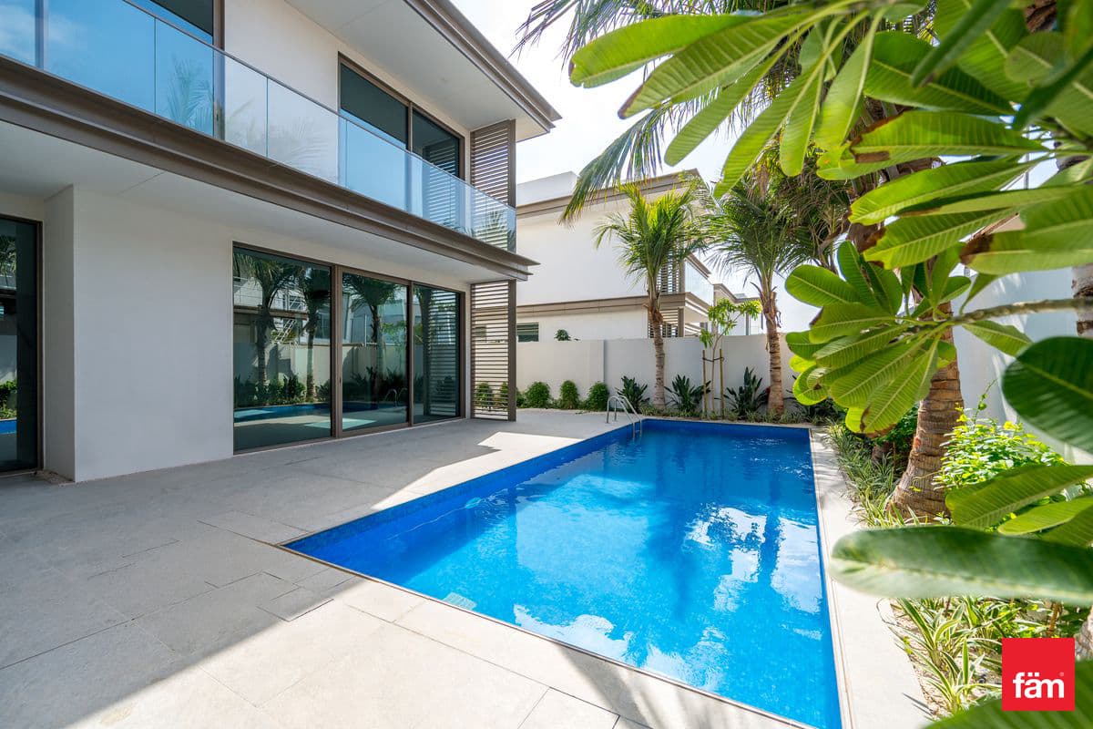 5 bedroom villa in Shamal Villas, photograph 3 of 18
