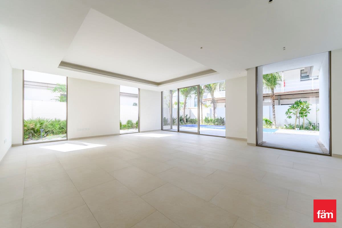 5 bedroom villa in Shamal Villas, photograph 4 of 18