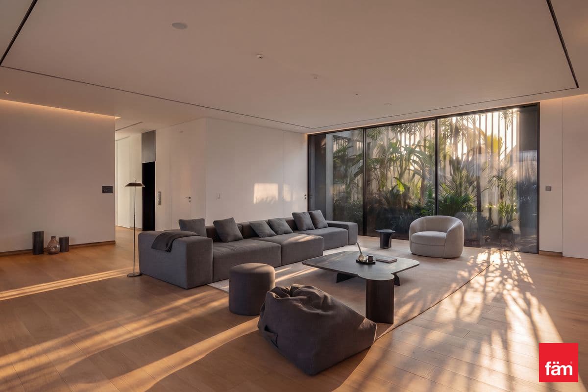 6 bedroom villa in Al Wasl Villas, photograph 12 of 20