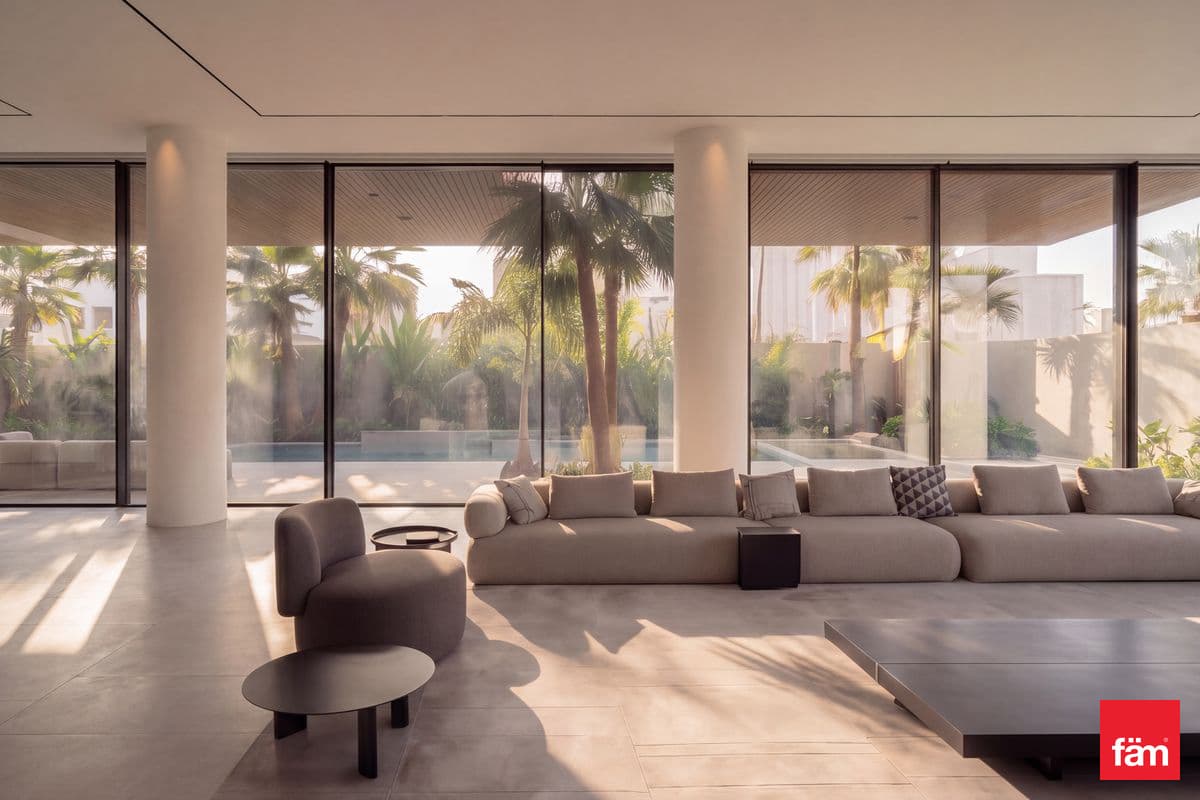 6 bedroom villa in Al Wasl Villas, photograph 10 of 20