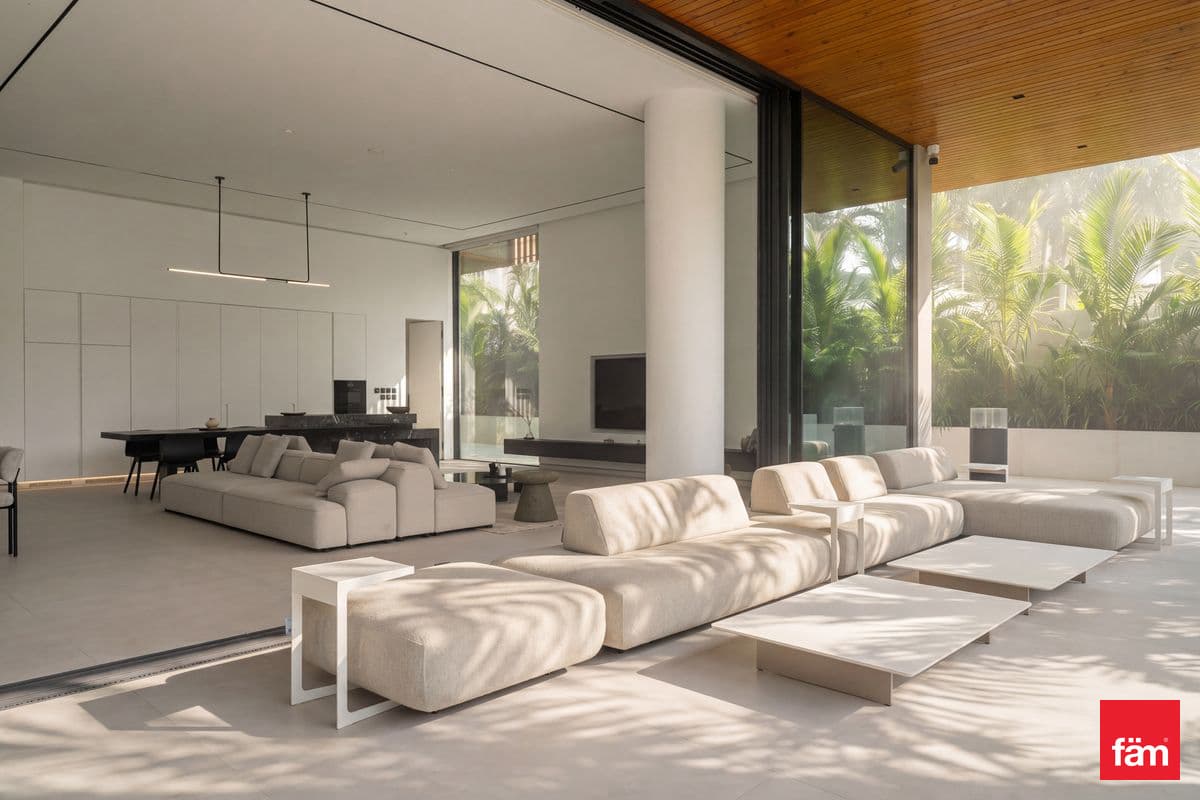 6 bedroom villa in Al Wasl Villas, photograph 13 of 20